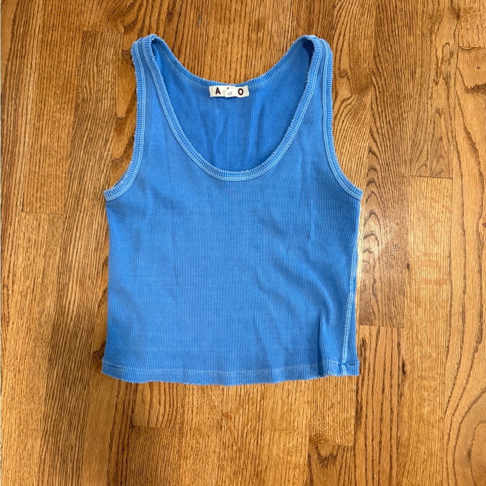 Amo Simple Crop Tank - Picture 3 of 3